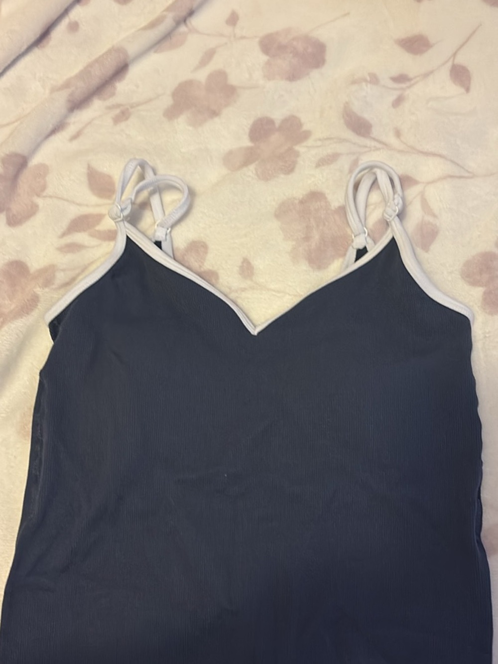 Women’s Navy Contrast-Trim Camisole Tank Top